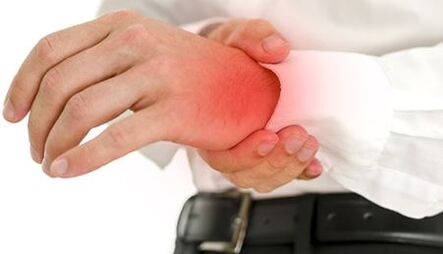 Schmerzen im Handgelenk mit Arthritis und Arthrose