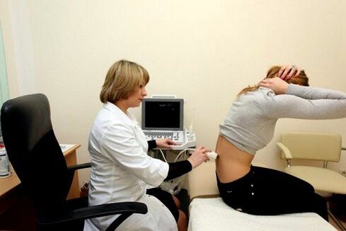 Ultraschalldiagnostik bei Rückenschmerzen. 