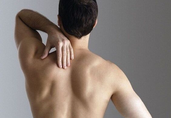 Symptome von Schmerzen zwischen den Schulterblättern